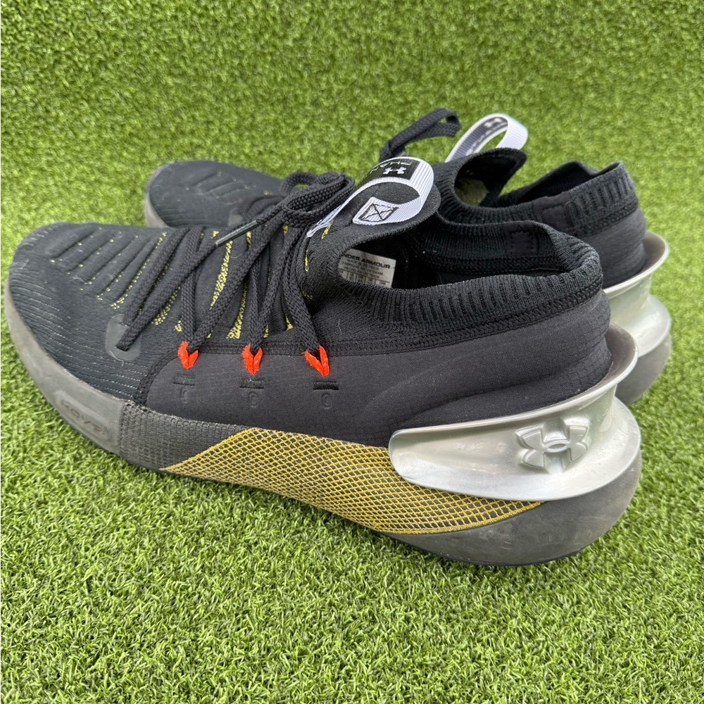 Under Armour Men's Black and Yellow Athletic Shoes